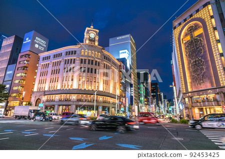 Japan's Tokyo cityscape Over 180,000, the highest number ever in Japan. Nightmare BA.5 ... Tokyo's first over 30,000. Many people in Ginza = July 21 92453425