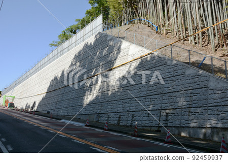 擋土牆加固施工現場 92459937