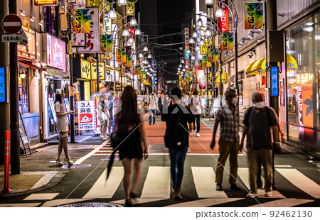 日本東京城市景觀 超過 180,000 人,是日本有史以來的最高人數。 Nightmare BA.5 ...東京第一個超過30,000。繁忙的新橋西口街 = 7 月 21 日 日本東京城市景觀 超過 180,000 人,是日本有史以來的最高人數。 Nightmare BA.5 ...東京第一個超過30,000。繁忙的新橋西口街 = 7 月 21 日 92462130