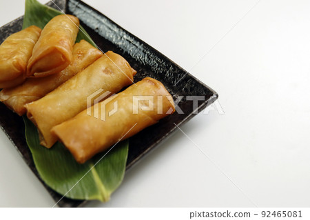 Freshly fried spring rolls that are often found in the side dish corner of supermarkets with Chinese food on the table Freshly fried spring rolls that are often found in the side dish corner of supermarkets with Chinese food on the table 92465081