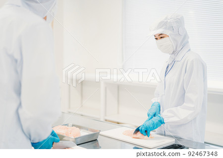 Men and women of workers working in food processing (meat and food factories) 92467348