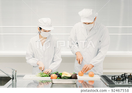 在食品工廠和超市工作的廚師（口罩） 92467558