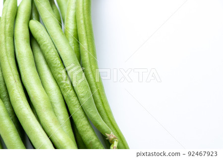 綠豆（綠豆，三度豆）。 （白色背景） 92467923