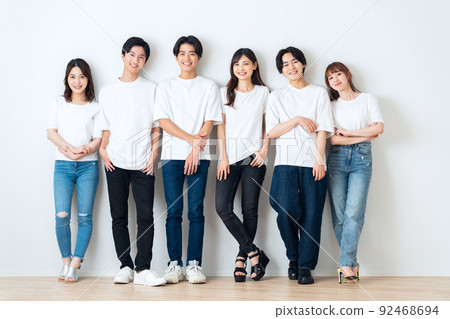 男女Z世代好友大學生分享宅美女 92468694