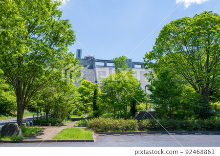 島川水壩 雛見公園 水壩底部的風景 新鮮的綠色季節 島川水壩 雛見公園 水壩底部的風景 新鮮的綠色季節 92468861
