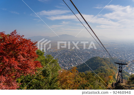 滋賀縣近江八幡市，八幡山索道上的鋼塔，俯瞰近江八幡城 92468948