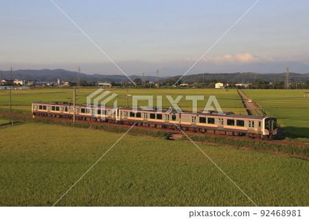 Shin-Etsu Main Line E129 series on the day of Nagaoka Fireworks (4-car train: Nagaoka⇔Niigata) Shin-Etsu Main Line E129 series on the day of Nagaoka Fireworks (4-car train: Nagaoka⇔Niigata) 92468981