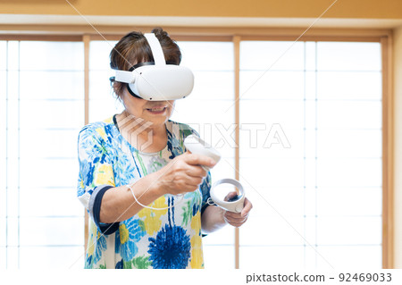 Senior woman experiencing virtual reality in VR 92469033