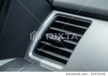 Car air conditioner Car air conditioner 92472040