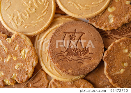 Old-fashioned rice crackers 92472750