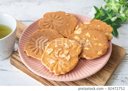 Senbei and Tea 92472752