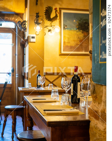 Italian restaurant 92473374