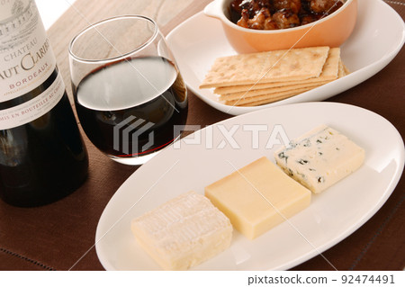 Wine and snacks Cheese stewed pork 92474491