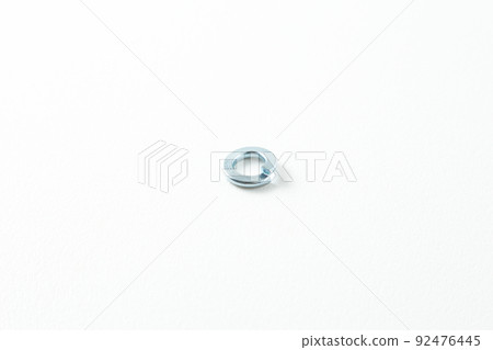 彈簧墊圈白色背景 彈簧墊圈白色背景 92476445