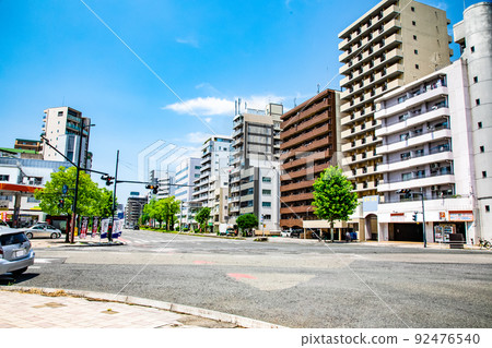 We are looking toward National Highway No. 2 from Takaramachi on Ekimae-dori. Please enjoy the bright office building scenery of Fujimi Town. Hiroshima 92476540