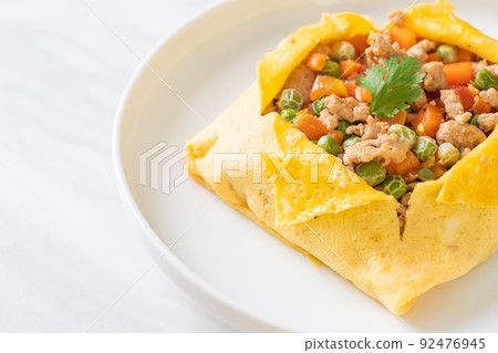 egg wrap or stuffed egg with minced pork and vegetable 92476945