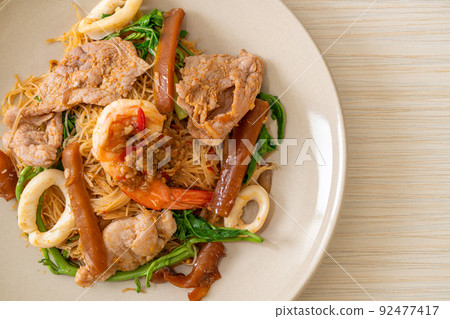Stir-fried rice vermicelli and water mimosa with mix meat 92477417