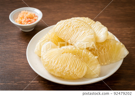 Fresh peeled pomelo, grapefruit or shaddock 92479202