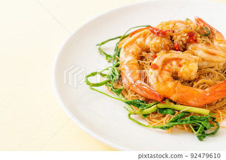 Stir-fried rice vermicelli and water mimosa with shrimps 92479610