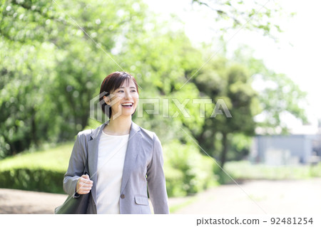 戶外女商人 戶外女商人 92481254