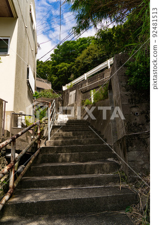 A narrow alley where cars cannot enter, Tano district, Wakayama city 92481513