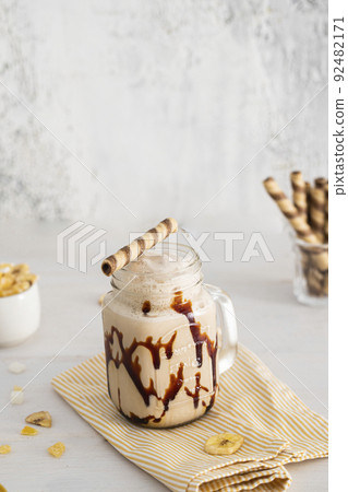 Milksahke refresh beverage 92482171