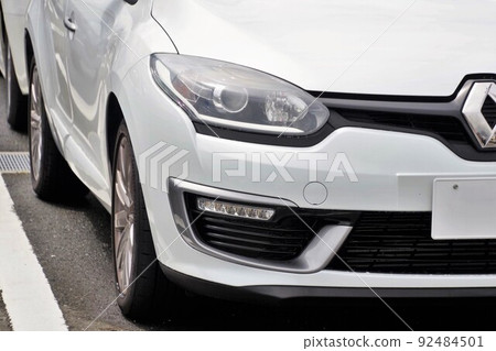 進口車圖雷諾梅甘娜前罩 92484501