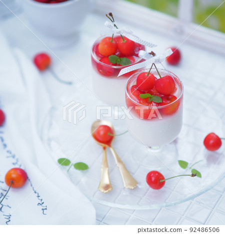 玻璃甜點櫻桃牛奶布丁 玻璃甜點櫻桃牛奶布丁 92486506