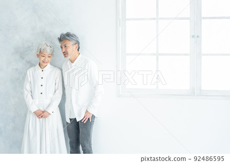 灰髮的資深夫婦 灰髮的資深夫婦 92486595