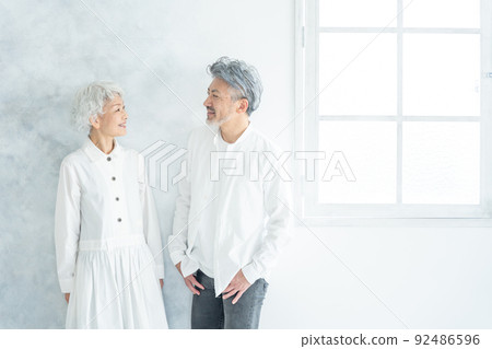 灰髮的資深夫婦 灰髮的資深夫婦 92486596
