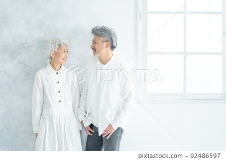 灰髮的資深夫婦 灰髮的資深夫婦 92486597