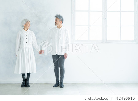 灰髮的資深夫婦 灰髮的資深夫婦 92486619