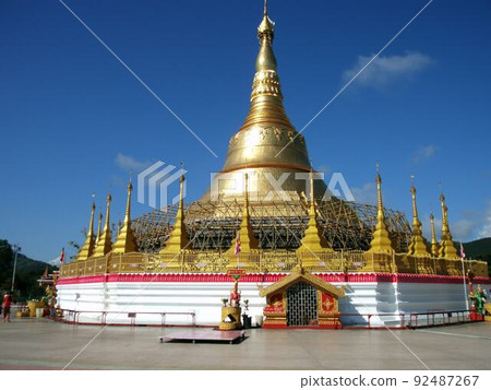 緬甸巴東一座寺廟的寶塔 92487267
