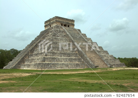 The Pyramid at Chichen Itza in Mexico The Pyramid at Chichen Itza in Mexico 92487654