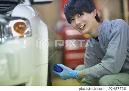 Auto mechanic working in a factory 92487738