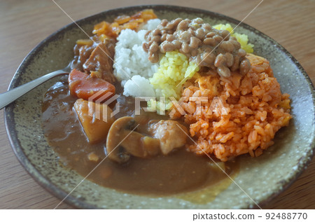 三色飯、納豆咖哩 92488770