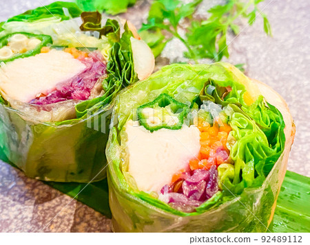Vietnamese food, Goikun (raw spring rolls) 92489112