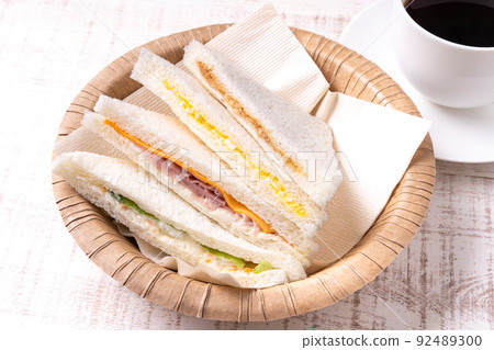Sandwiches and coffee 92489300