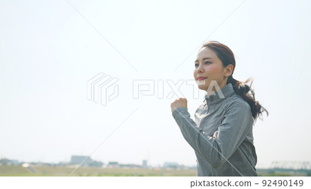跑步的女人 92490149