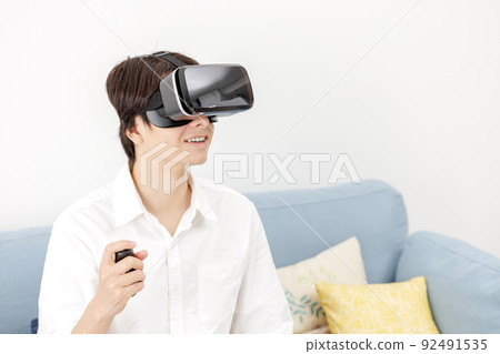Man playing VR 92491535