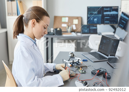 Woman Engineer in Laboratory 92492012