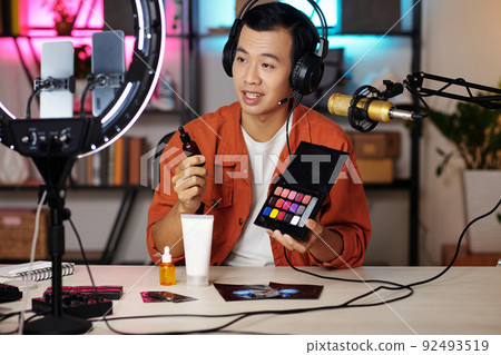 Beauty Blogger Filming New Video 92493519