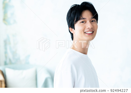 A smiling man 92494227