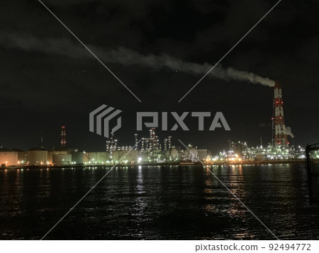 Factory night view Keihin Industrial Zone 92494772