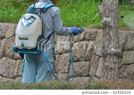 電動噴霧器滅蟲工作場景 電動噴霧器滅蟲工作場景 92498326