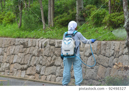 電動噴霧器滅蟲工作場景 電動噴霧器滅蟲工作場景 92498327