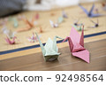 Two origami cranes that stick the beaks together 92498564