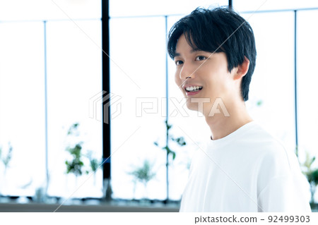 A smiling man 92499303