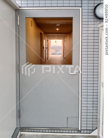 大型公寓維修工作,維修,緊急樓梯,門板,從居民角度進行的大型維修工作,安全第一,施工內 大型公寓維修工作,維修,緊急樓梯,門板,從居民角度進行的大型維修工作,安全第一,施工內 92499950