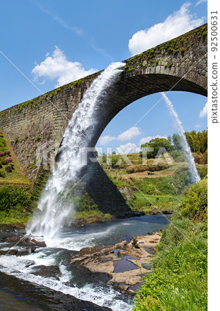 熊本縣 / 吐水絢麗的翠綠津準橋 92500631